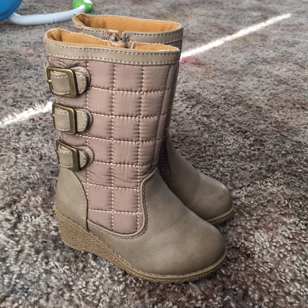 Wedge boots